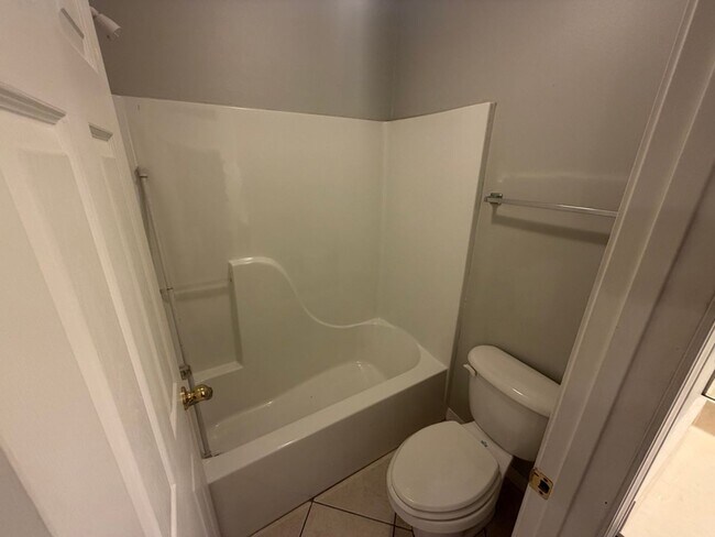 Building Photo - Duplex in the Heart of Niceville
