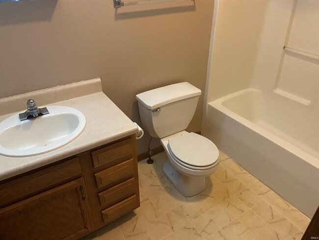 Building Photo - 2835 Plaza Ln