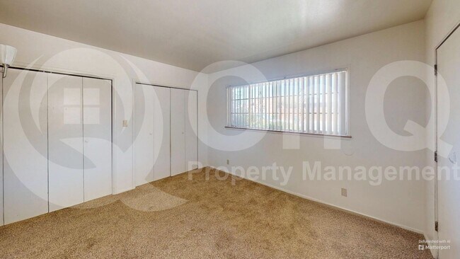 Building Photo - 1590 E Hampton St