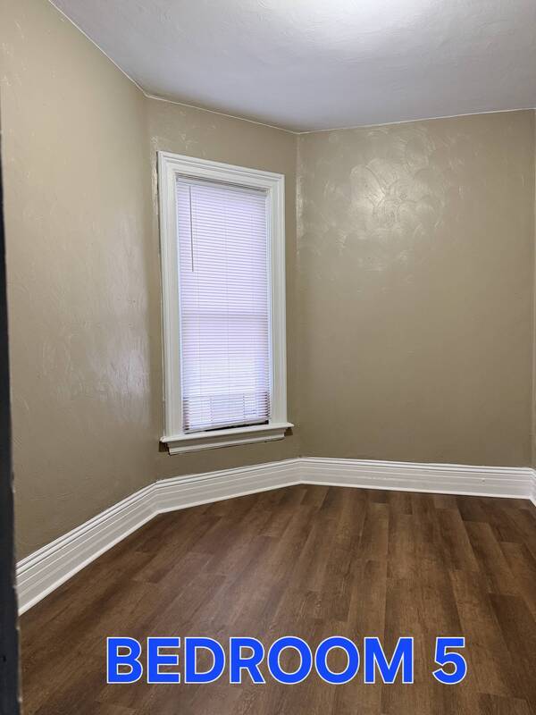 Building Photo - 1023 W 21st St