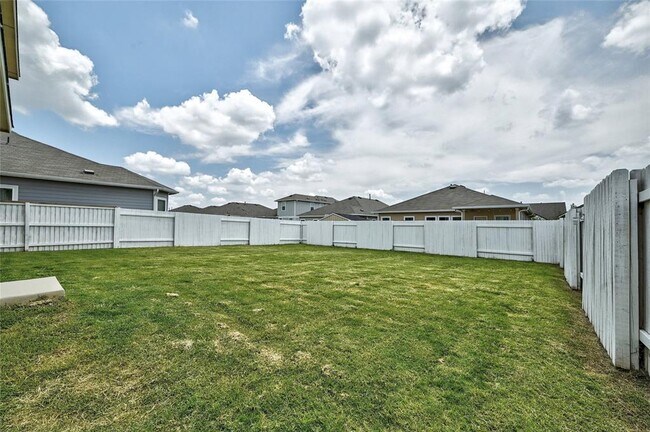 Building Photo - 215 Desperado Dr