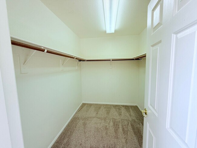 Building Photo - Great Upgraded SFH in Southern Highlands