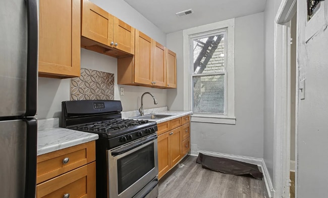 Building Photo - 255 W Lombard St