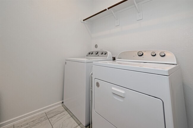 Building Photo - 559 Longleaf Pine Dr