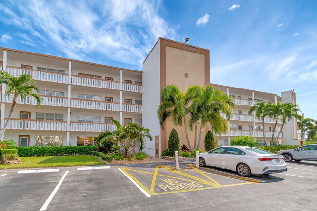 Building Photo - 3031 Cornwall B