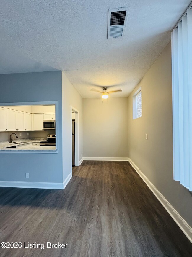 Building Photo - 153 Thierman Ln