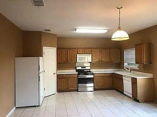 Building Photo - 713 Camino Alto Dr