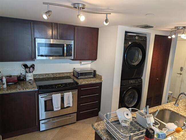 Building Photo - 7600 Collins Ave
