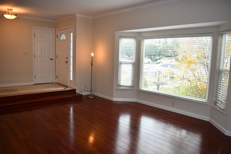 Building Photo - 1549 Brookvale Dr