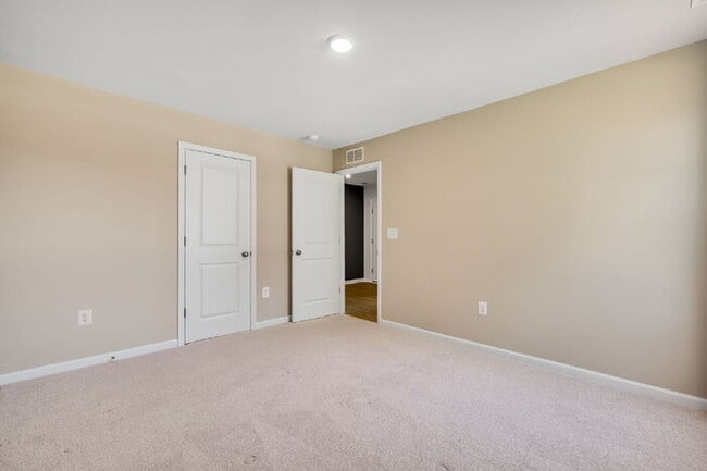 Building Photo - 3 Bedroom Single-Family Home with 2-Car Garage in Glen Allen (23060) – $2,650/mo