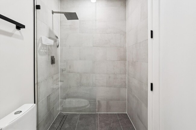 Building Photo - 517 Montana Ave NE