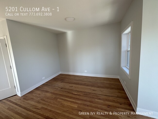 Building Photo - Remodeled 3 Bed 2 Bath with Tandem Parking...