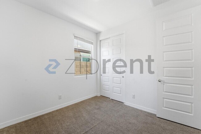 Building Photo - 9219 W Sells Dr