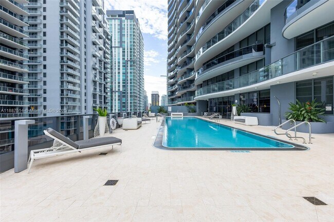 Building Photo - 1000 Brickell Plaza