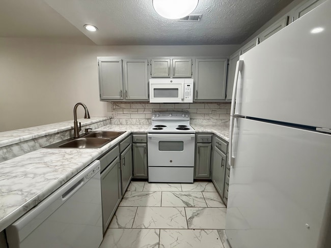 Building Photo - Briarcliffe Condo for Rent