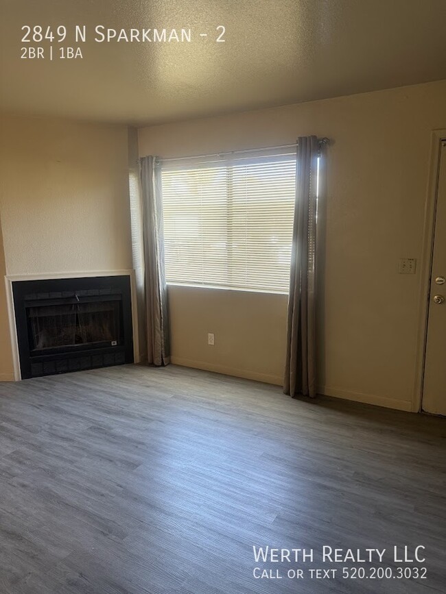 Building Photo - Desirable Unit in Quiet Community! Washer ...