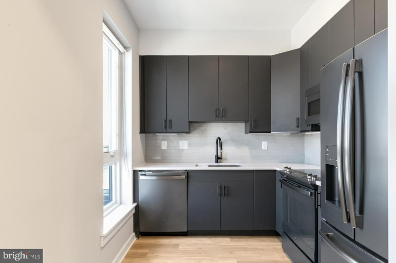 Building Photo - 6016 N Warnock St