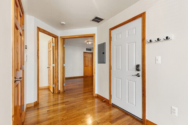 Building Photo - 609-611-611 Dorchester Ave