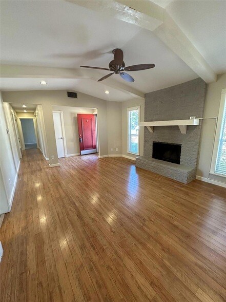 Building Photo - 3510 Roanoke Dr