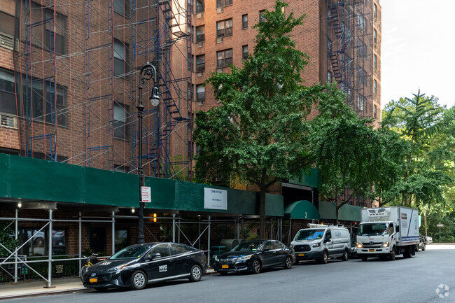 Building Photo - Two Tudor City Place