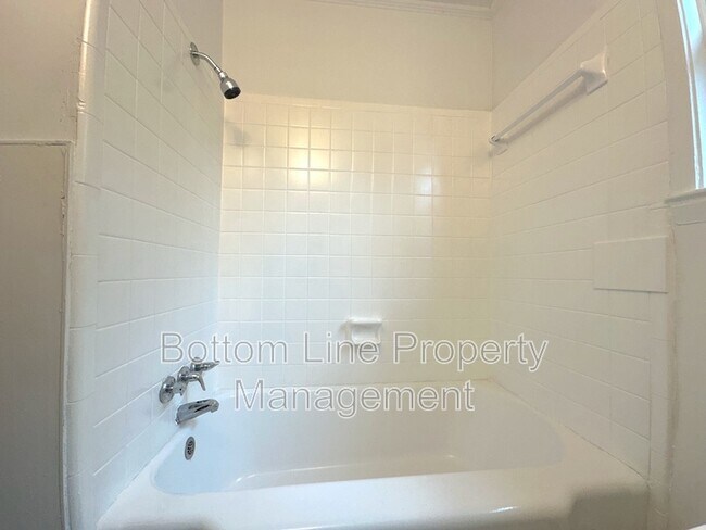 Building Photo - 2516 Marlowe Ave