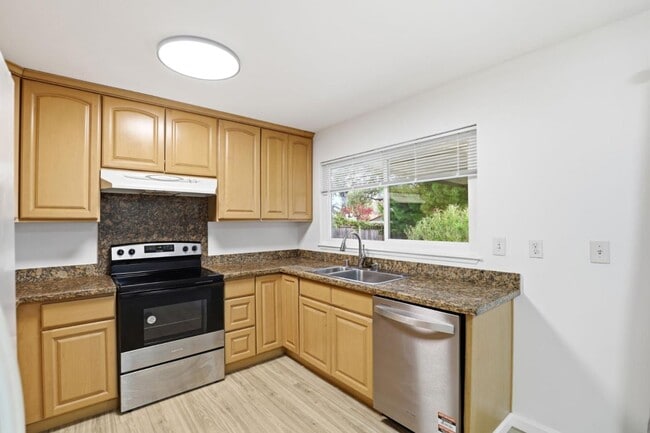 Building Photo - 20161 Cherry Ln