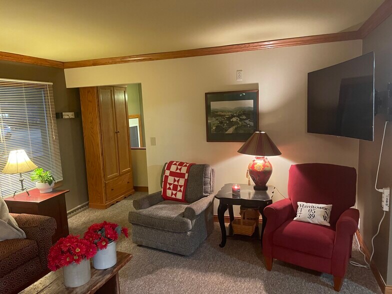 Building Photo - 304 N Rapids Rd