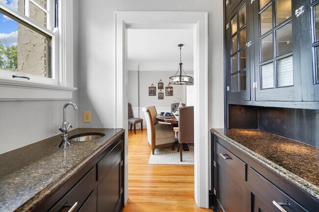 Building Photo - 511 Park Ave