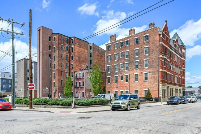 Building Photo - 975 E McMillan St