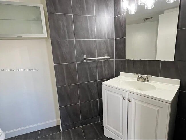 Building Photo - 6830 Indian Creek Dr