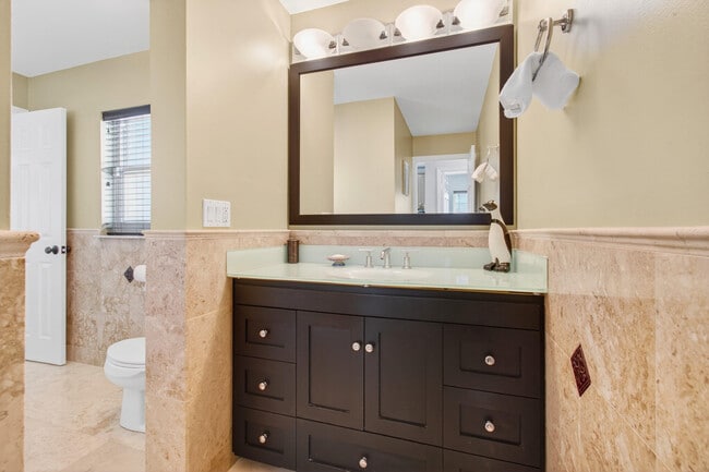 Building Photo - 7076 Middlebury Dr