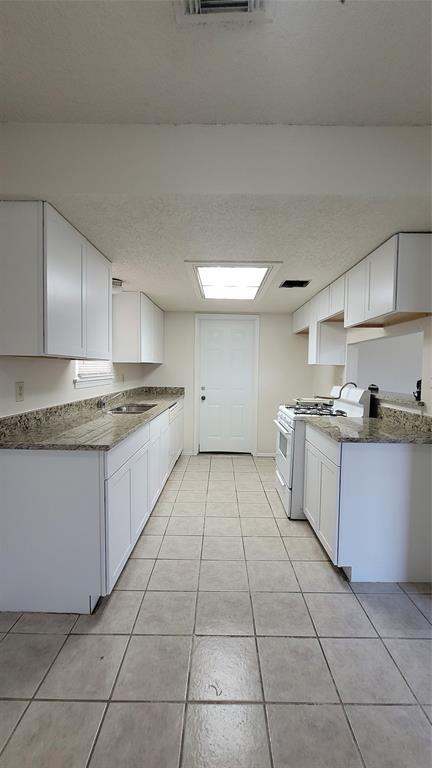 Building Photo - 18214 Almonte Ln