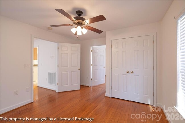 Building Photo - 2205 Ln St