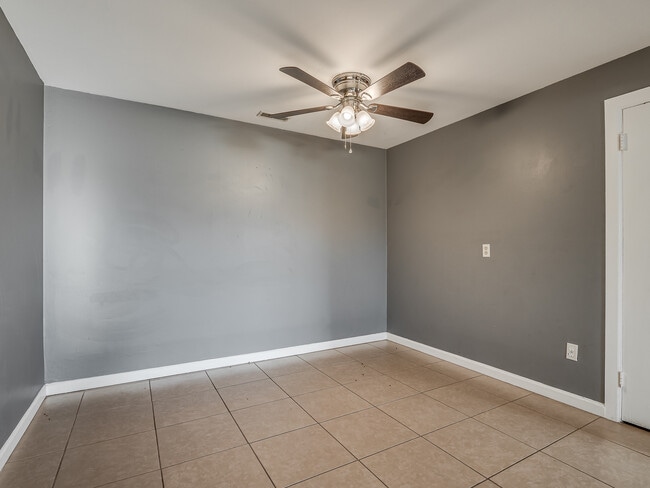 Building Photo - 2520 SW 68th St