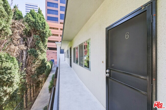 Building Photo - 11746 Goshen Ave