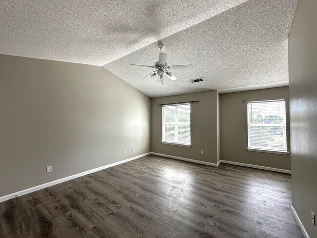 Building Photo - 329 Dahlquist Dr