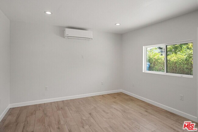 Building Photo - 2231 Laverna Ave