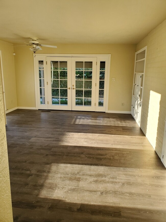 Building Photo - Modesto 3 bedroom 2.5  bathroom off McHenry