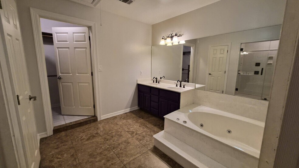 Building Photo - 1401 Oriole Ave