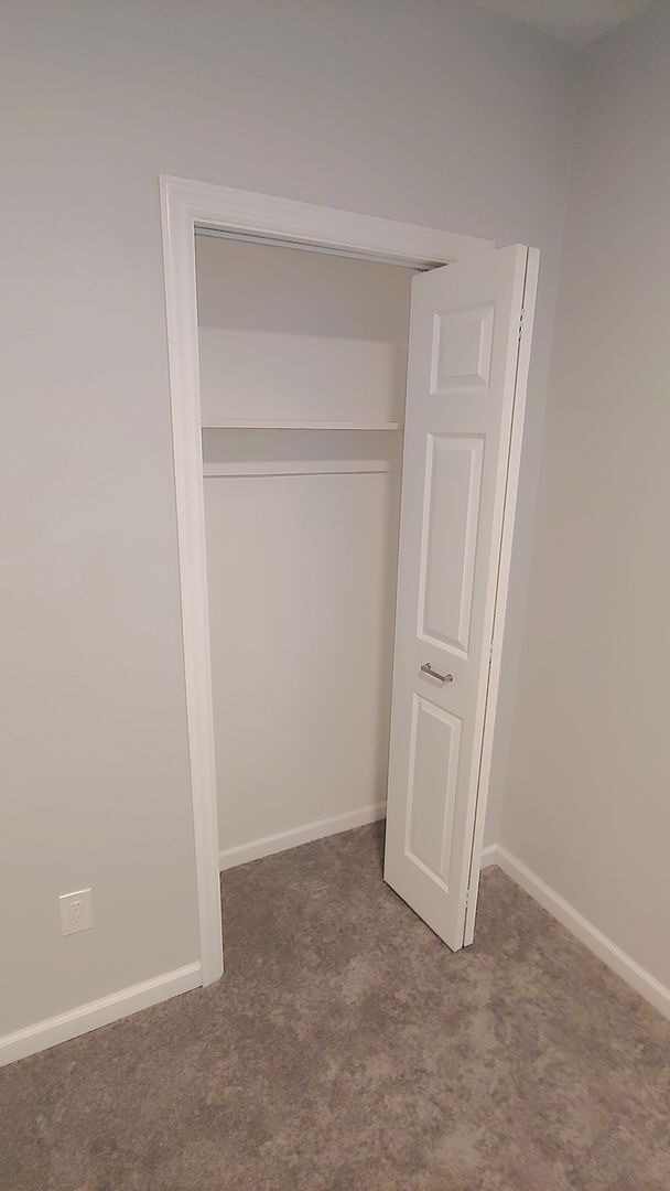 Building Photo - *Updated & Spacious 2BD/1BA First Floor apartment for rent in Mt. Washington*