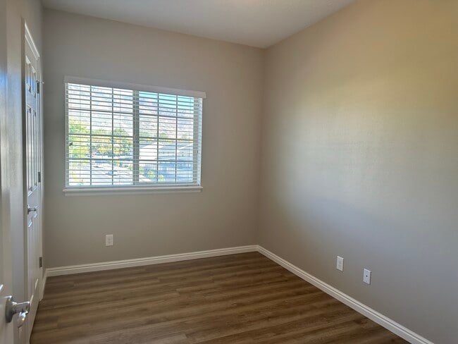 Building Photo - 4985 Kiska Ln