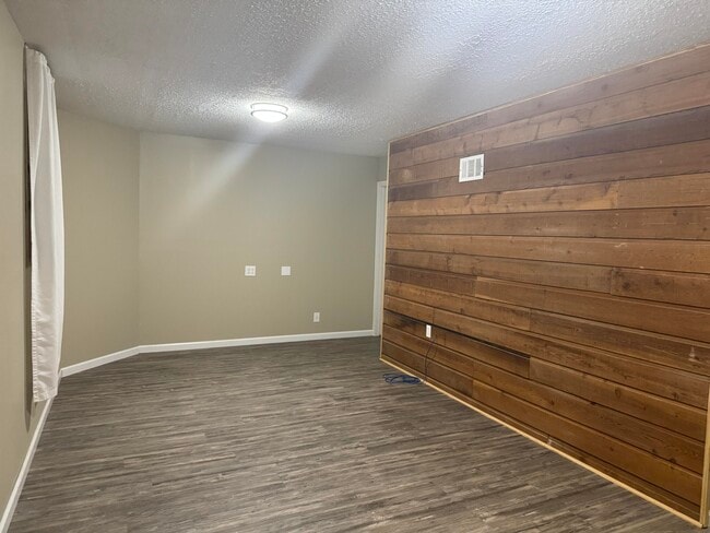 Building Photo - 246 Osage Ct