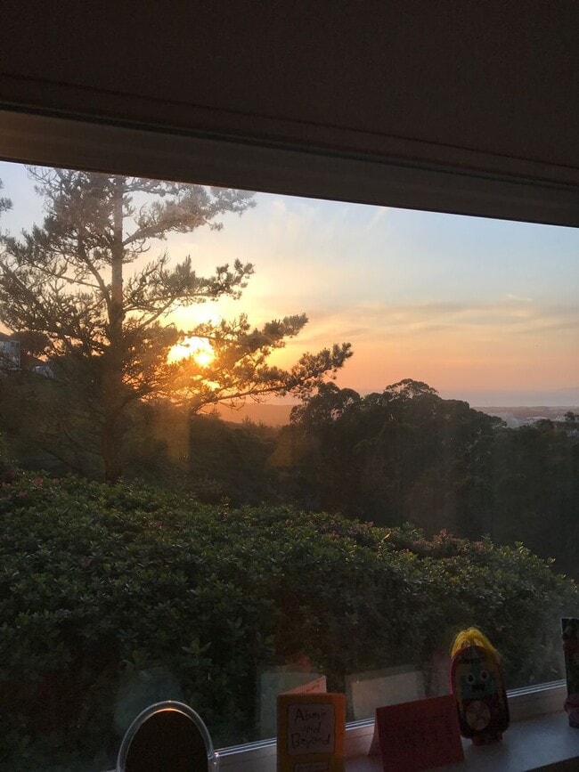 Building Photo - Peaceful Condo with Stunning Sunset & Ocea...