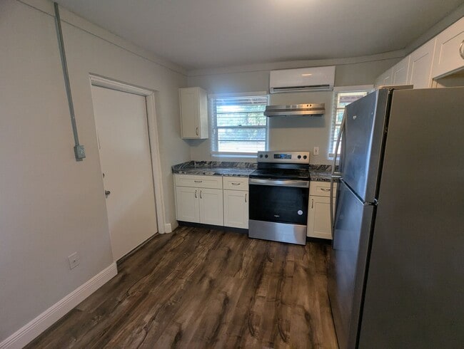 Building Photo - Charming 1 Bedroom 1 Bath Condo. Utilities included. Fury friends Welcome!