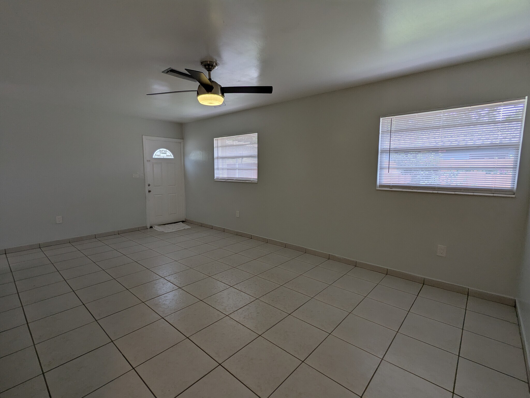 Livingroom - 2490 NE 184th St