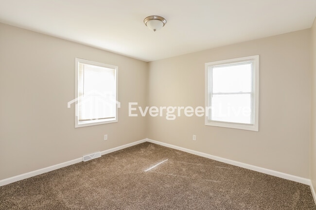 Building Photo - 4719 NW Fisk Ave