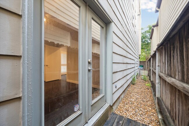 Building Photo - 4333 O'Reilly