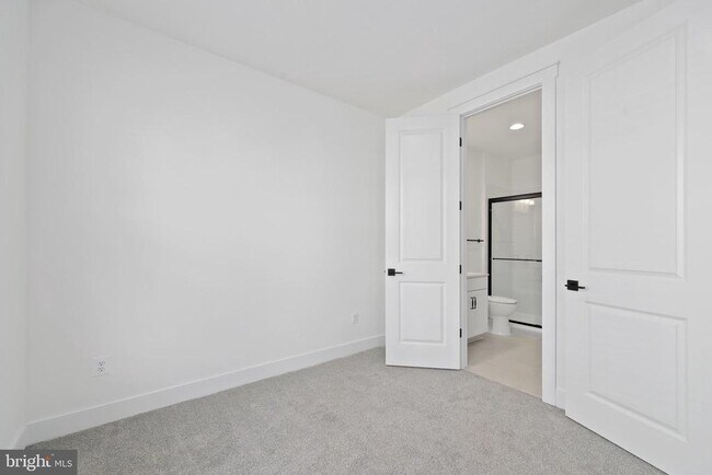 Building Photo - 9117 Crk Btm Ln