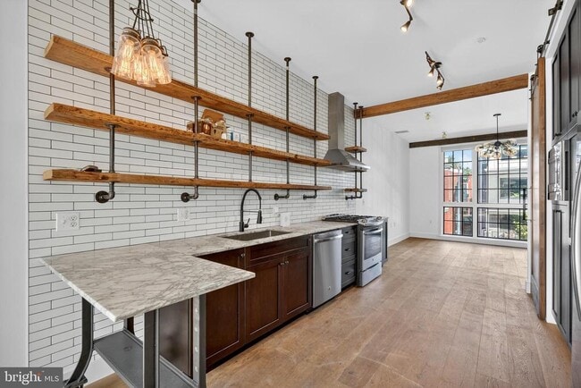 Primary Photo - 774 Girard St NW