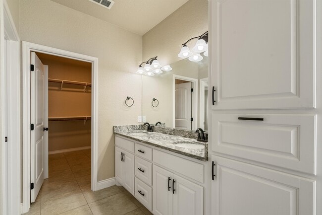 Building Photo - 122 Little Bighorn Trl